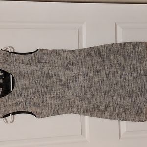 Sleeveless fitted dress